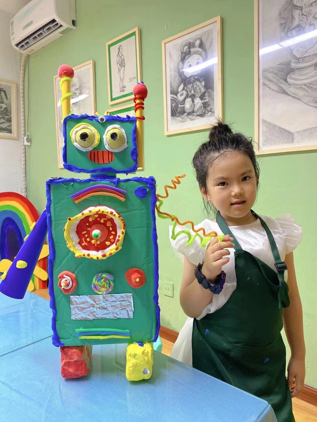 废物利用制造机器人,小朋友快去试试吧