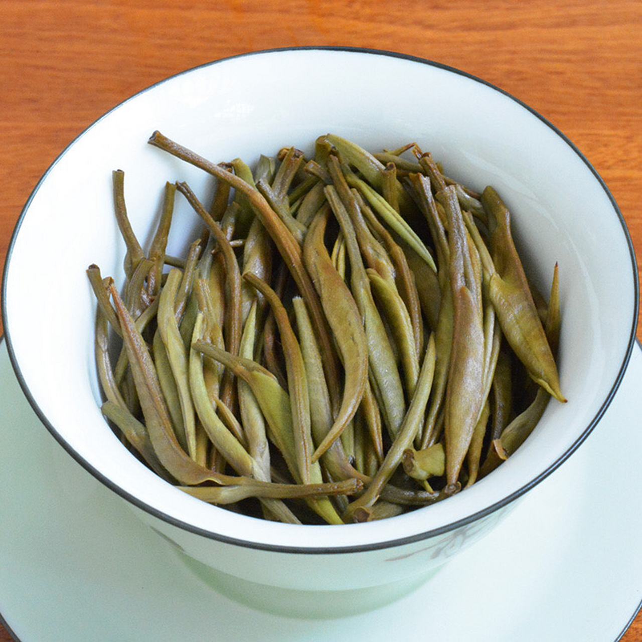 一边看懂云南白茶和福建白茶的区别 白茶是中国茶叶家族中制作最简单