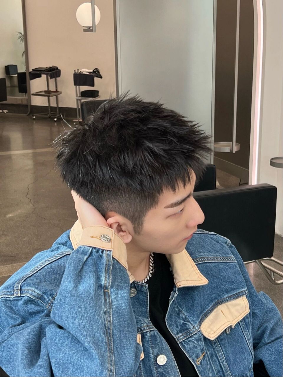 针对头大男生的发型| 男生清爽短发 秋冬男生干净短发 	 头顶烫的钢夹