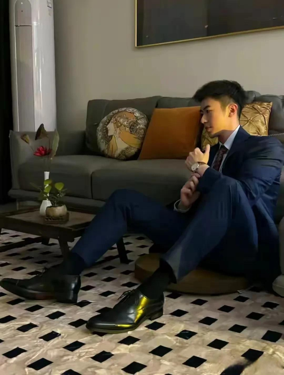 西装革履,绅士风度. 西装杀不帅吗?