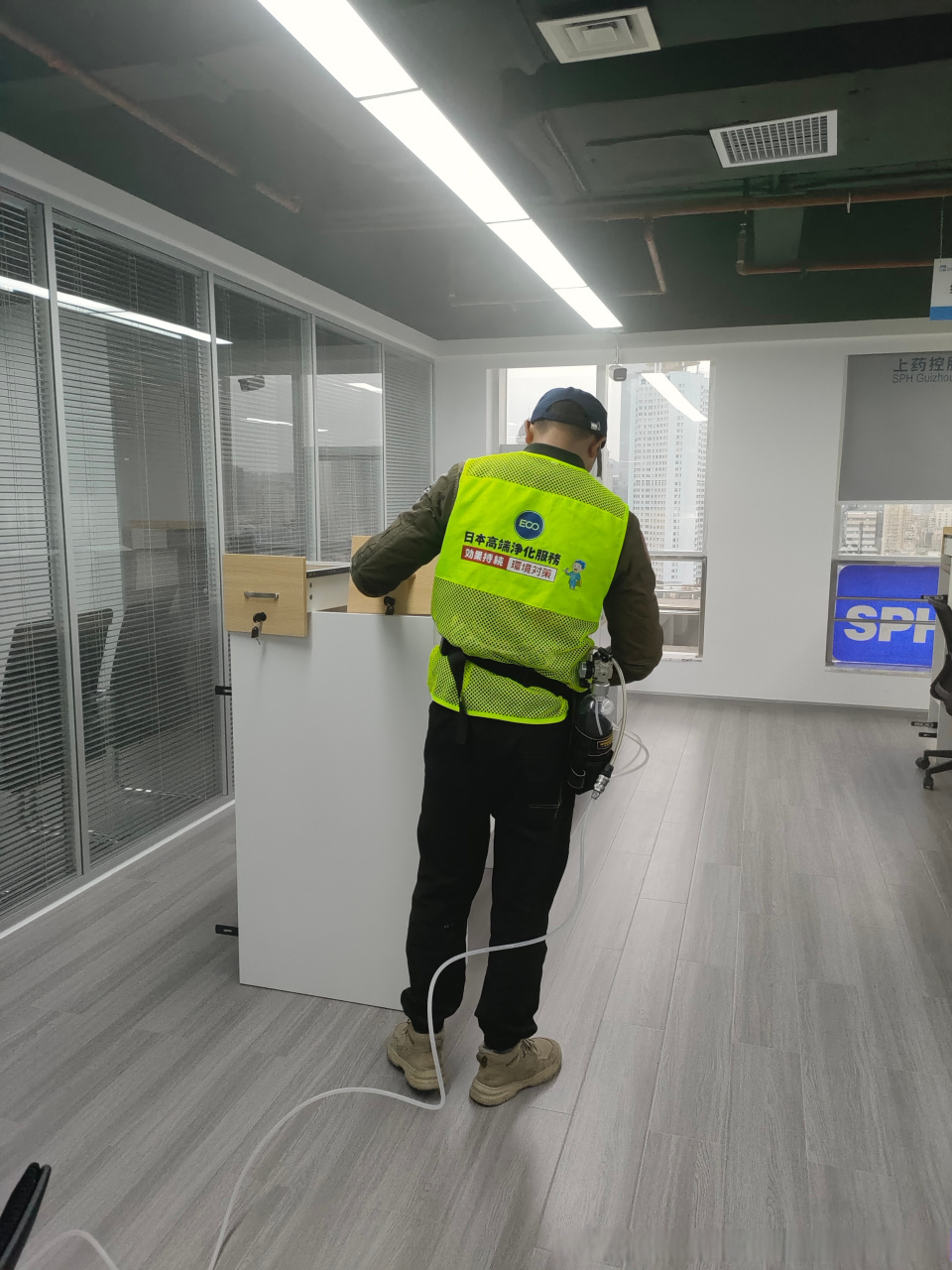 无光触媒是一种不需要光的新型触媒,可以吸附分解日常生活中大部分的