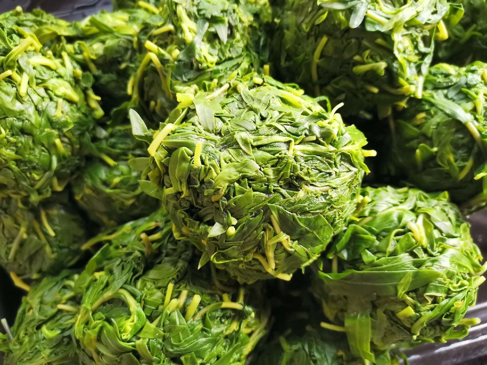 山苜楂大包子 野菜是春天采的冻起来,解化切碎用的,味道很好