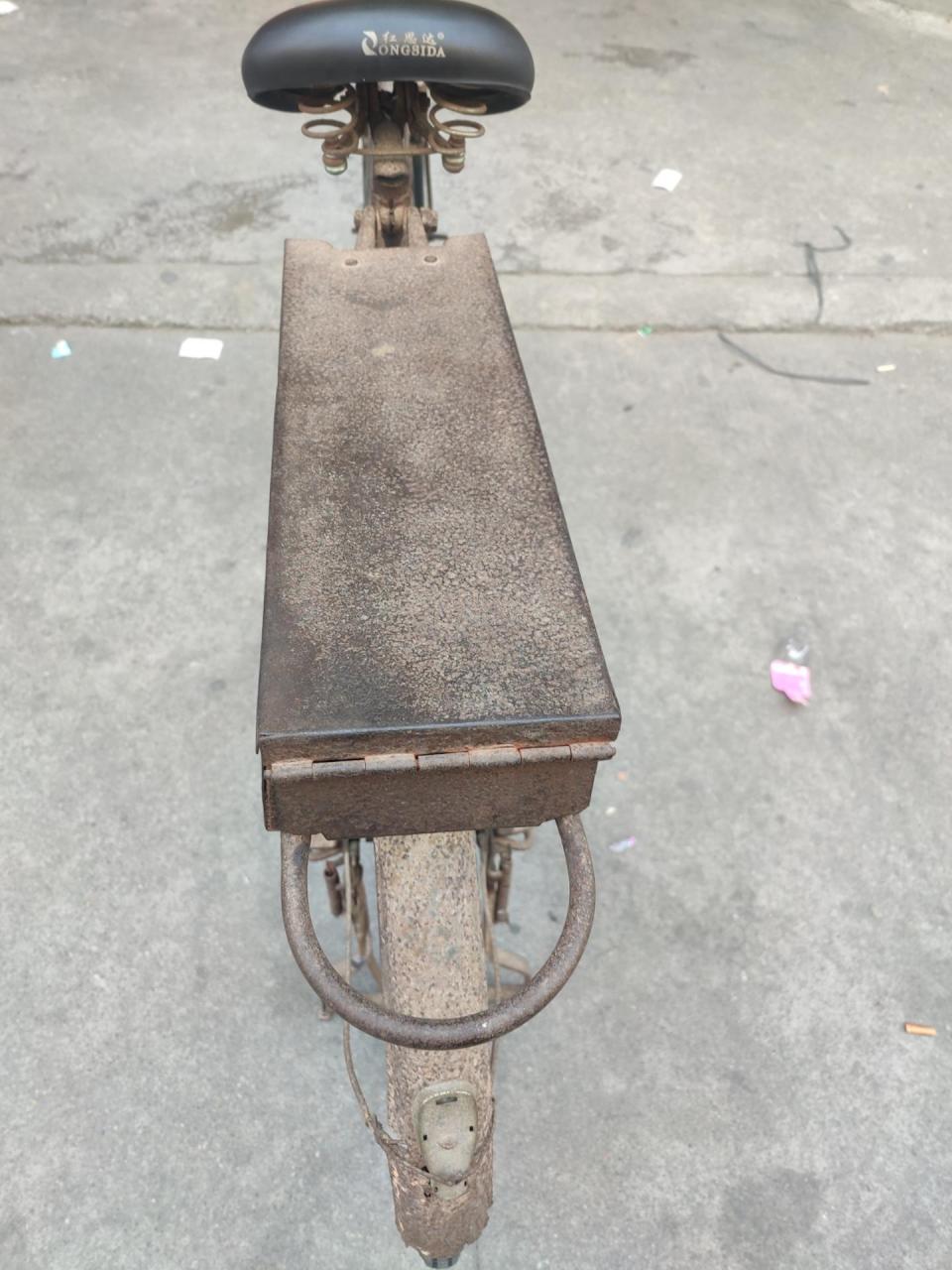 老式28寸带铁盒凤凰双杠自行车了