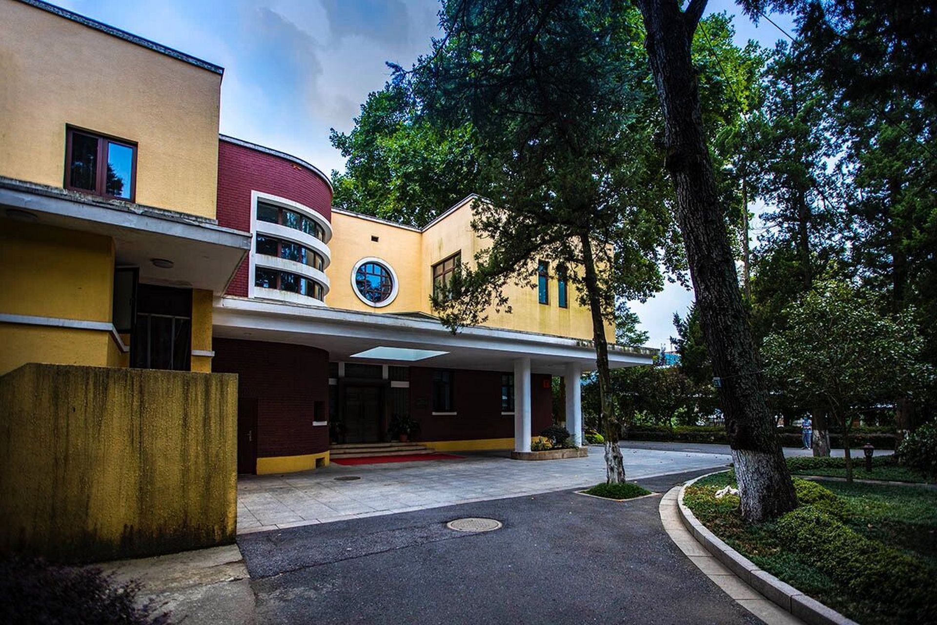 中山陵8号孙科公馆 位于南京东郊中山陵8号的孙科公馆,又称延辉馆