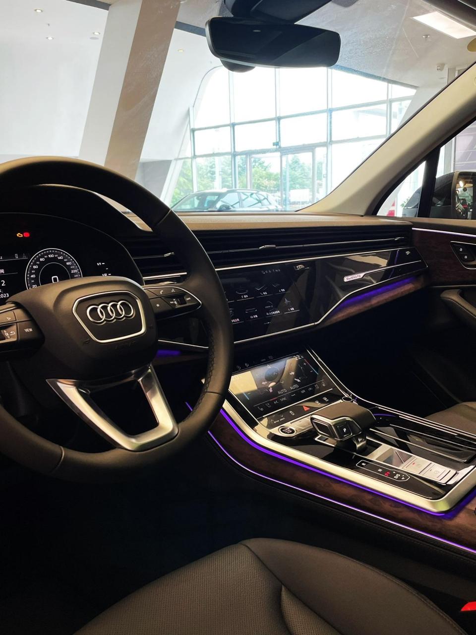 奥迪q7内饰细节图