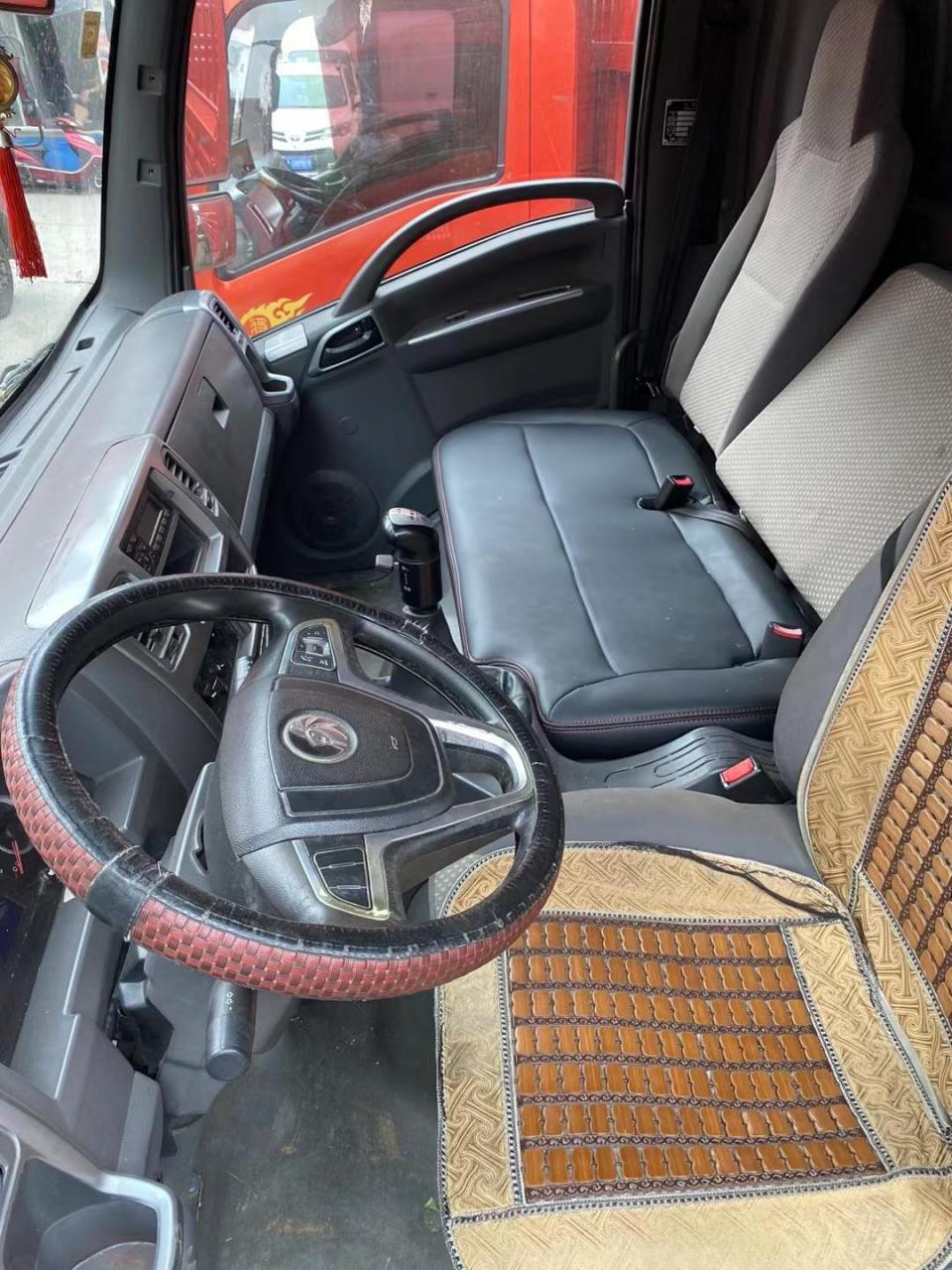 重汽王牌瑞狮4米2重载高栏.