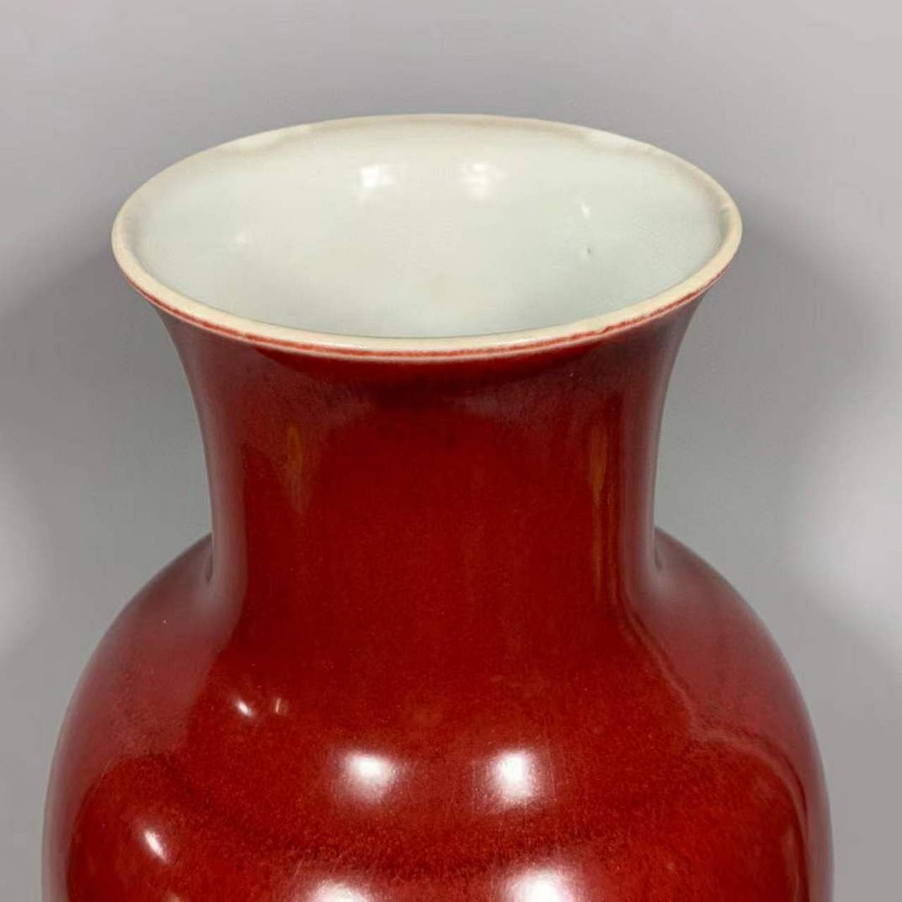 霁红釉观音瓶-大清康熙年制【旧藏】高47cm 霁红釉观音瓶,具有深厚的