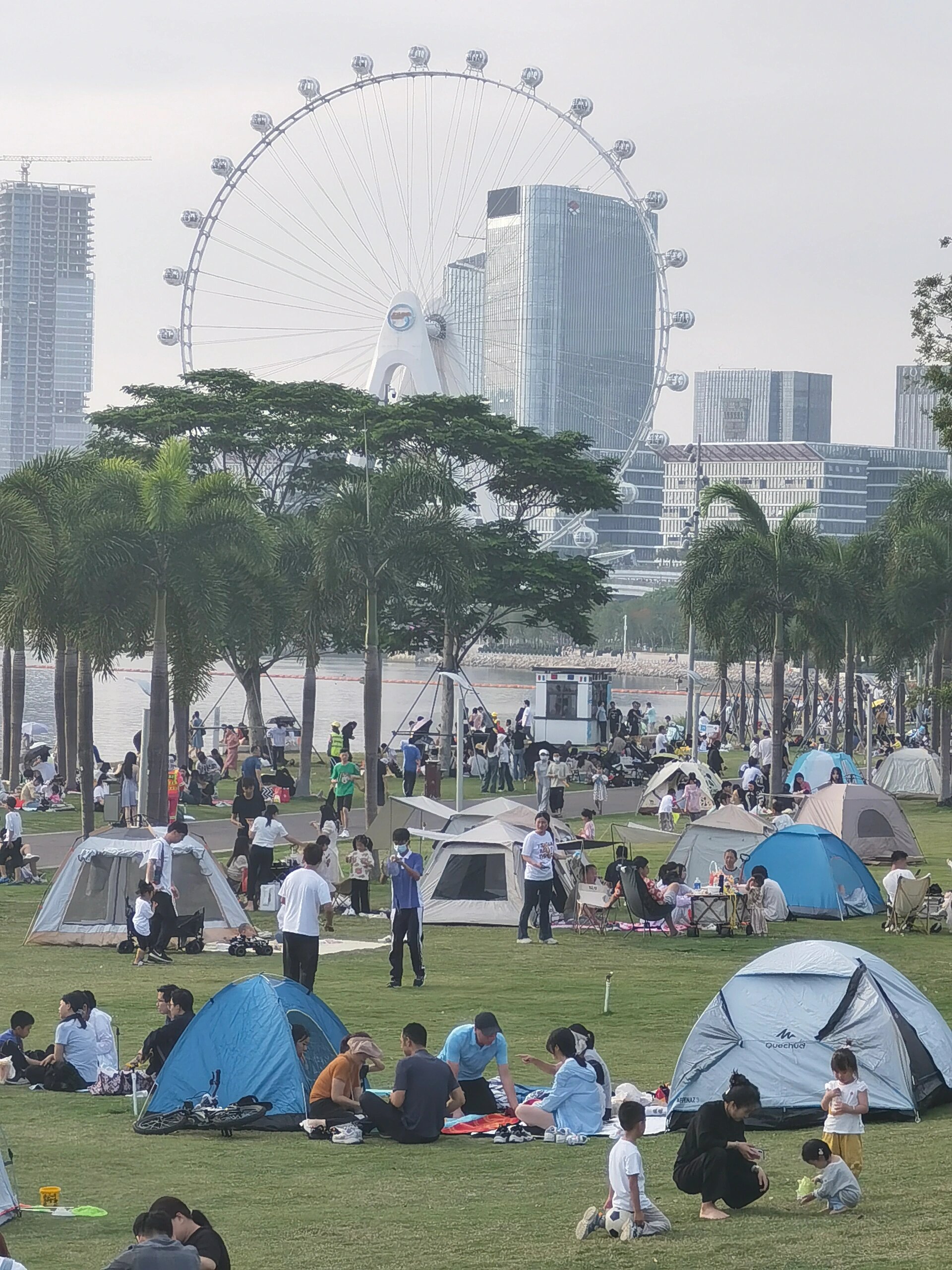 来前海湾海边公园躺平