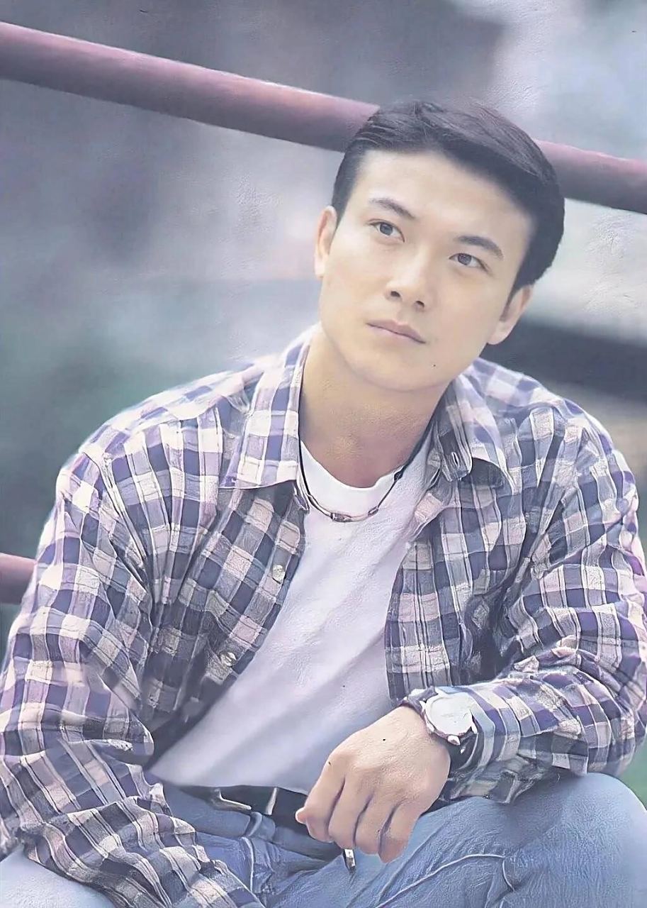 他倒是贼心不死,花甲之年了还不忘拿着自己"性生