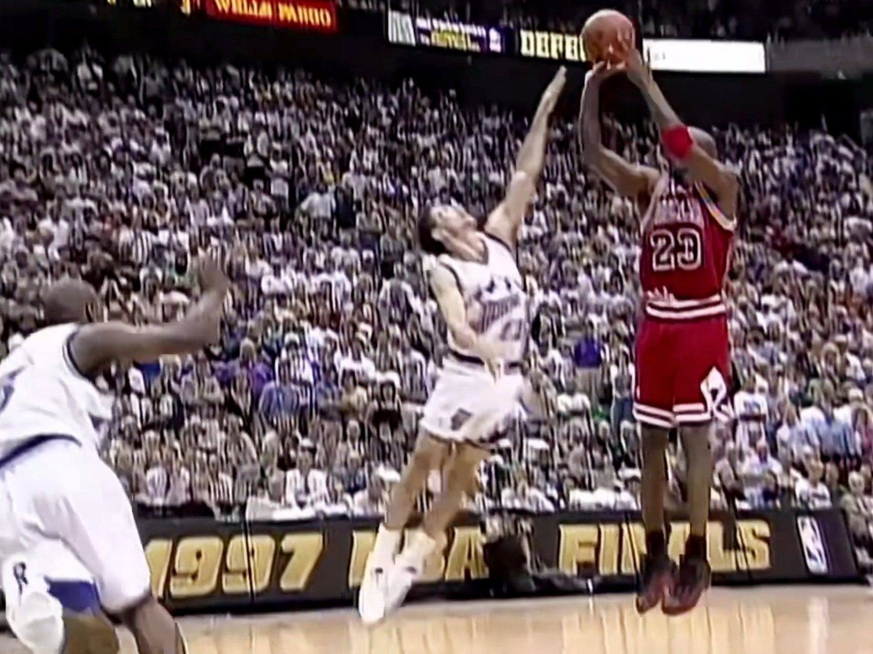 投篮动作#乔丹一个三分跳投 慢动作