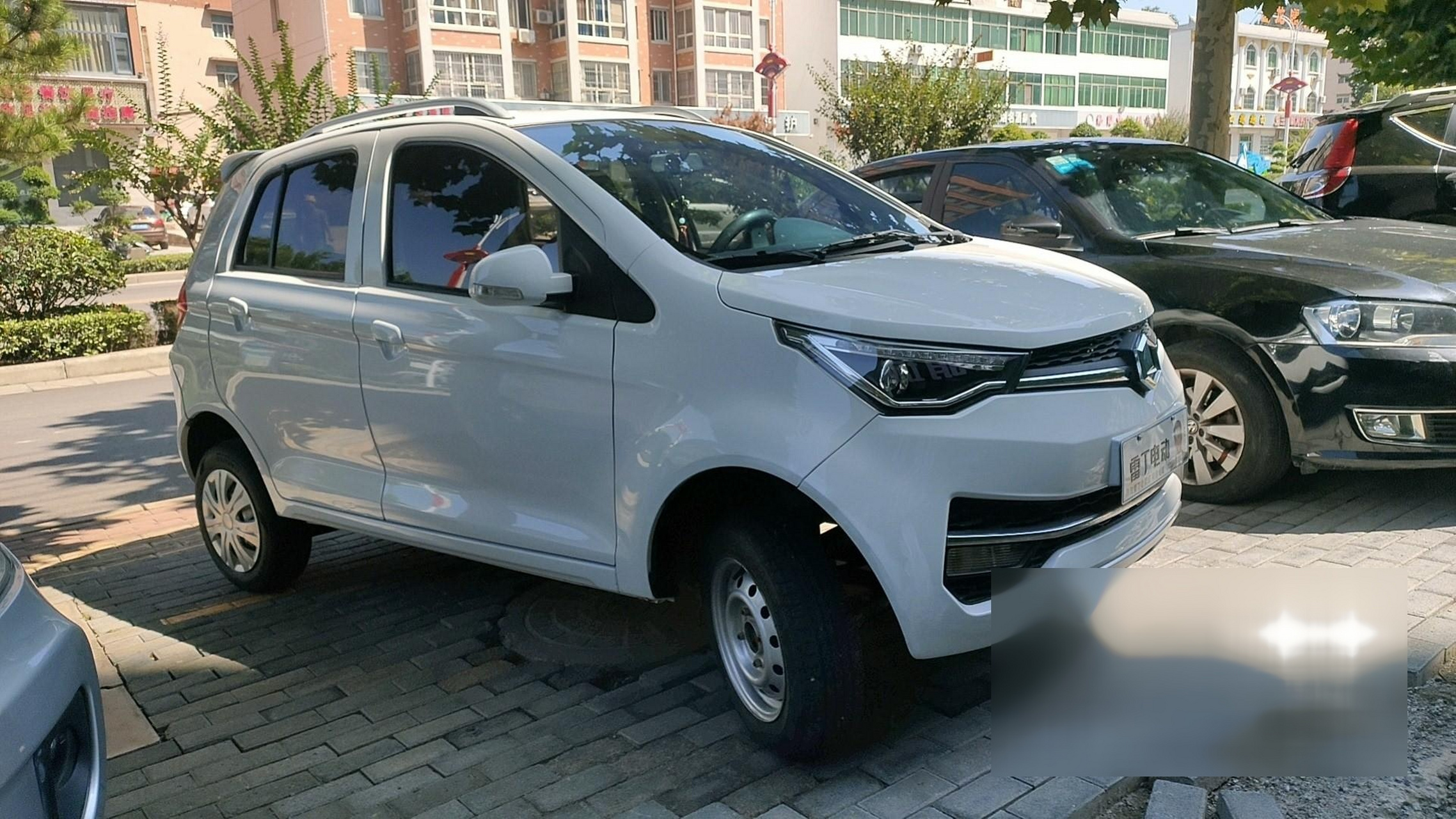 九成半新雷丁四轮电动车转让.油电两用,全新电池!15000元!
