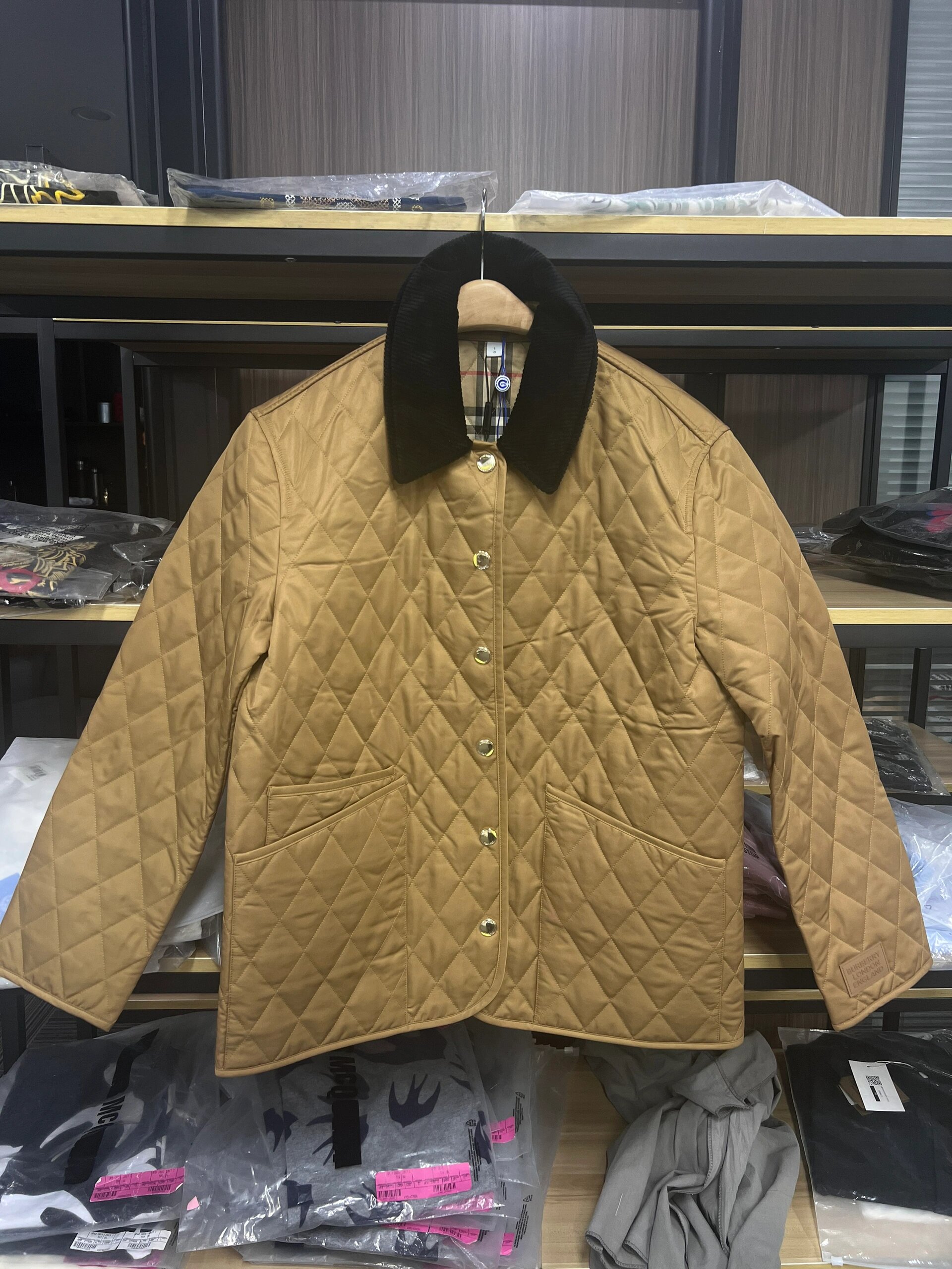 burberry棉服菱形格纹黄金甲外套5099起 burberry棉服菱形格纹黄金甲