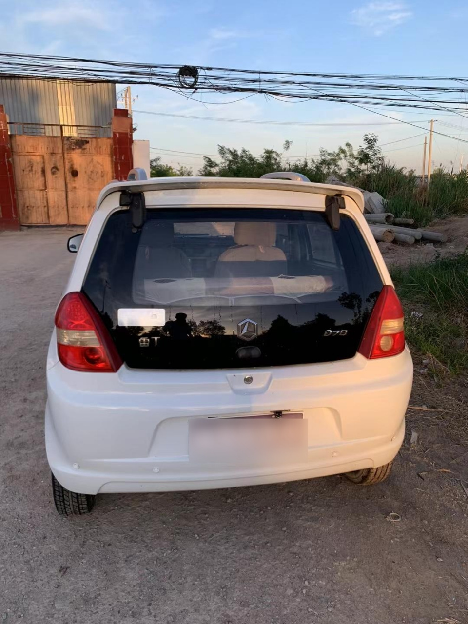 新到 18年出厂雷丁d70 五块23年2月份电池油电两用 智能发电机 四门