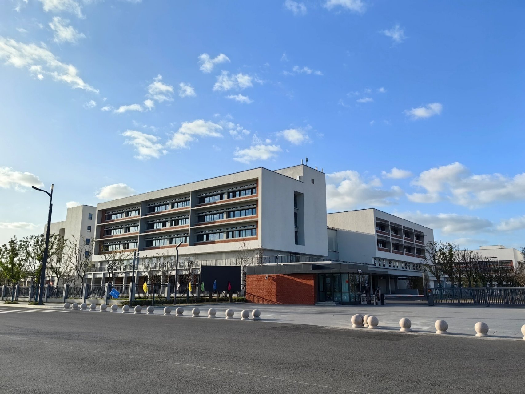 如东高级中学新校区 很大,就是有点远