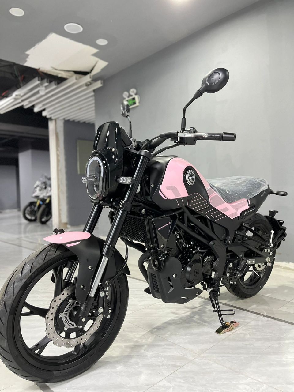 贝纳利幼狮150到货,粉粉的小幼狮,你不心动吗?