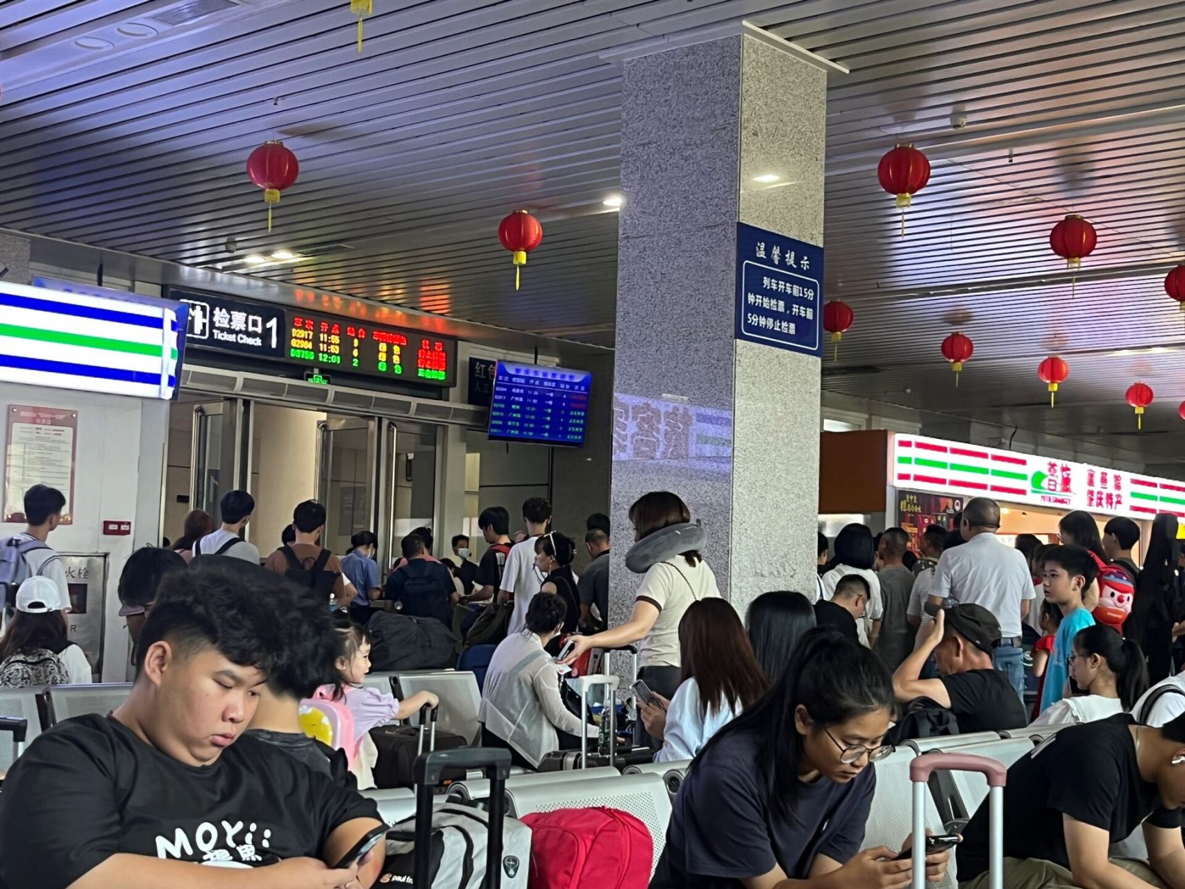 在肇庆东站换乘的朋友 一定要预留多一点时间!肇庆东没有便捷换乘!