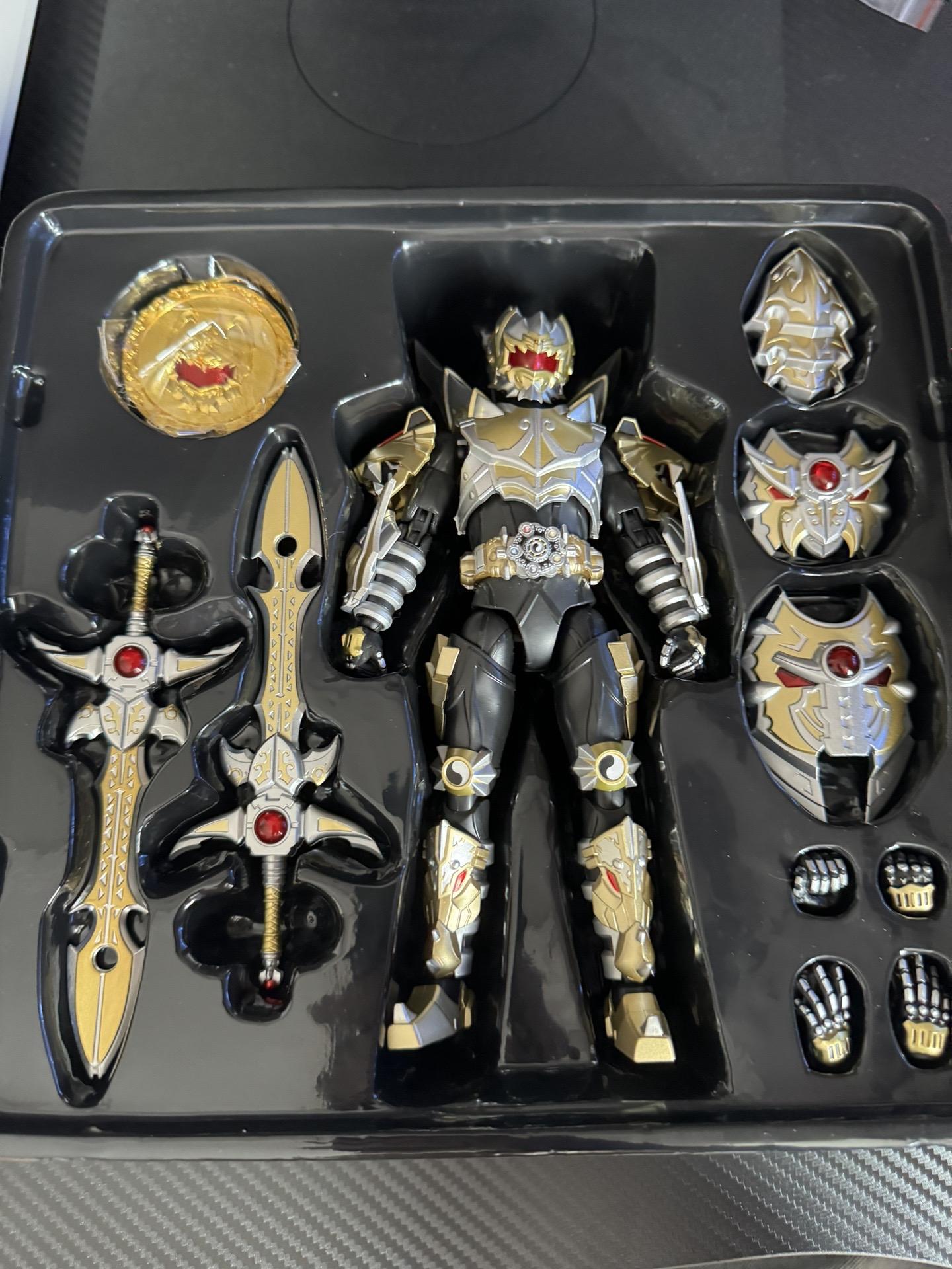 关节紧实度可以,可动拉垮 4,不知道是不是中奖,右手武器握持手卡不紧