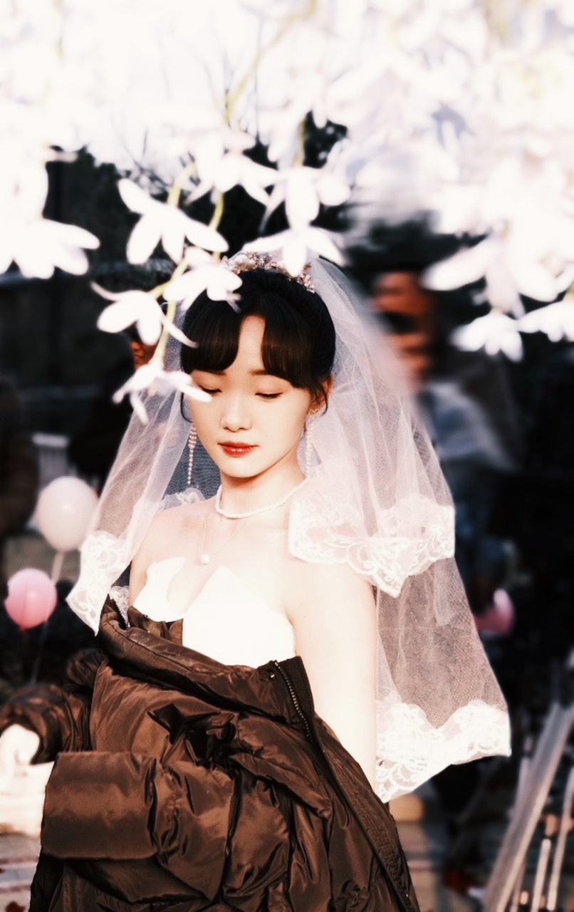 吕小雨##超话营业中#  穿婚纱的花花94哈哈 素材来自于一场梦[兔子