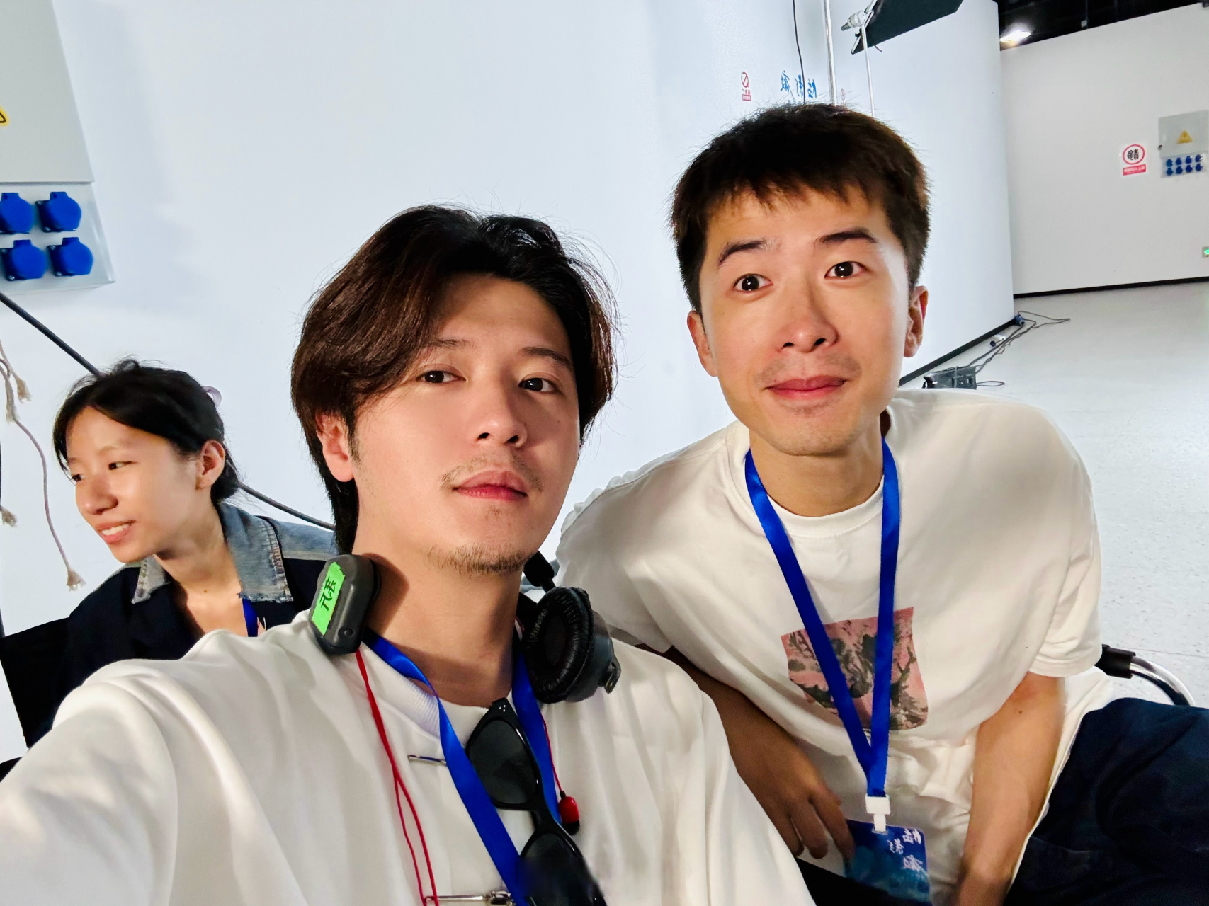 这次汇聚了可爱优秀的演员,还有从未缺席我导演生涯的磊宝.