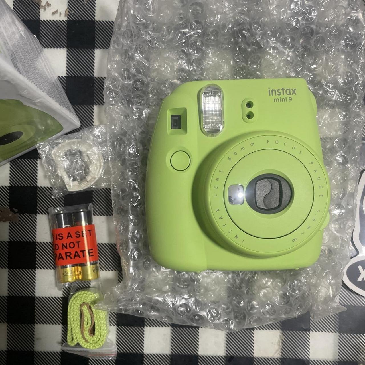 绝版限定色富士拍立得mini9.这个颜色有没有喜欢的妹子,不是荧光绿!