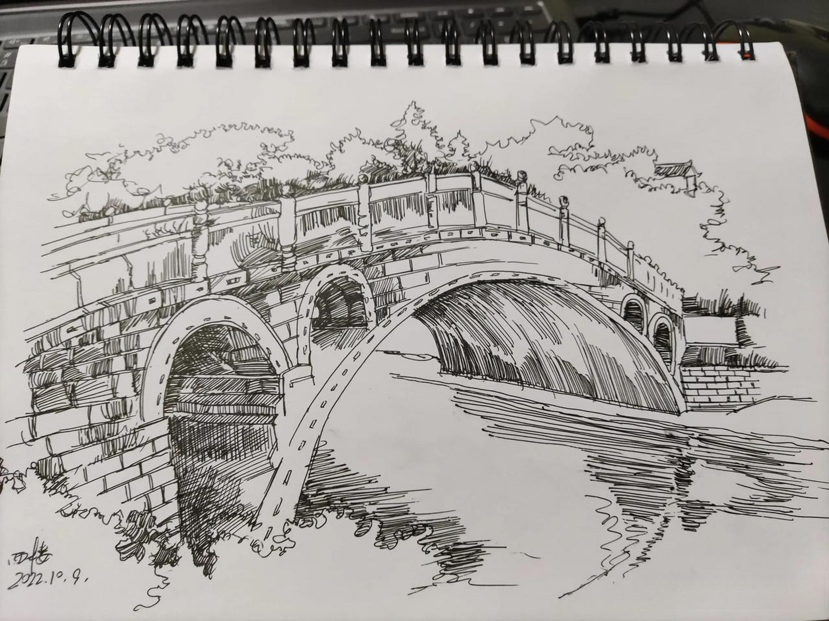 晚上睡前画一张,感觉有点像赵州桥,又不太确定,最近忙于写连载文章