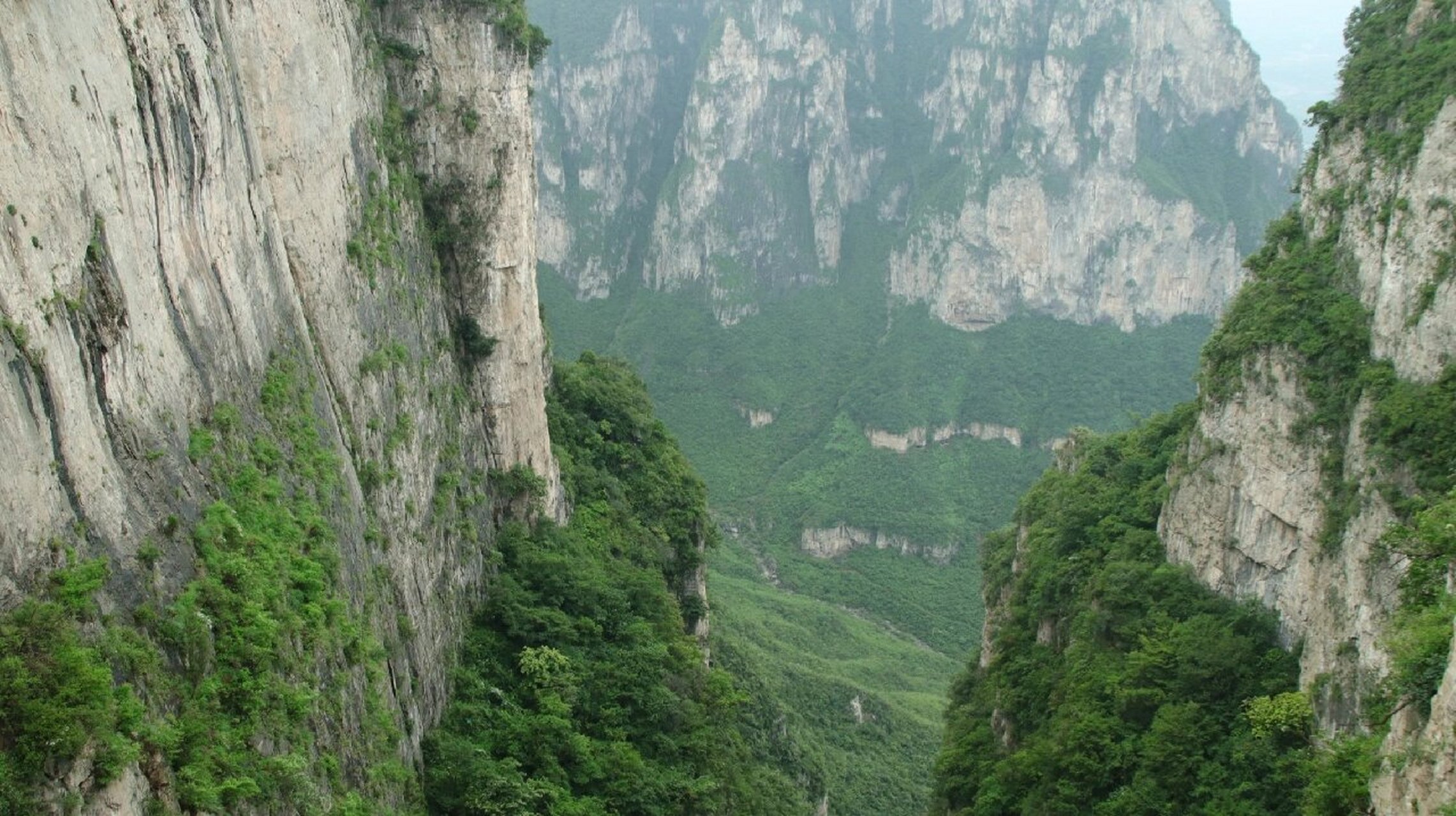 云台山:凤凰岭–茱萸峰攻略 92茱萸峰是云台山主峰,海拔1308米,因为