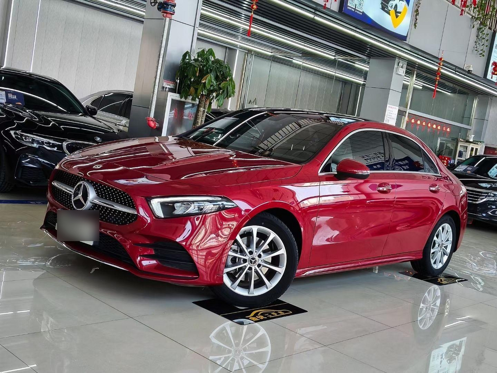 21款奔驰a200l运动轿车时尚型,21年3月上牌,0.6万公里,新车指导价26.