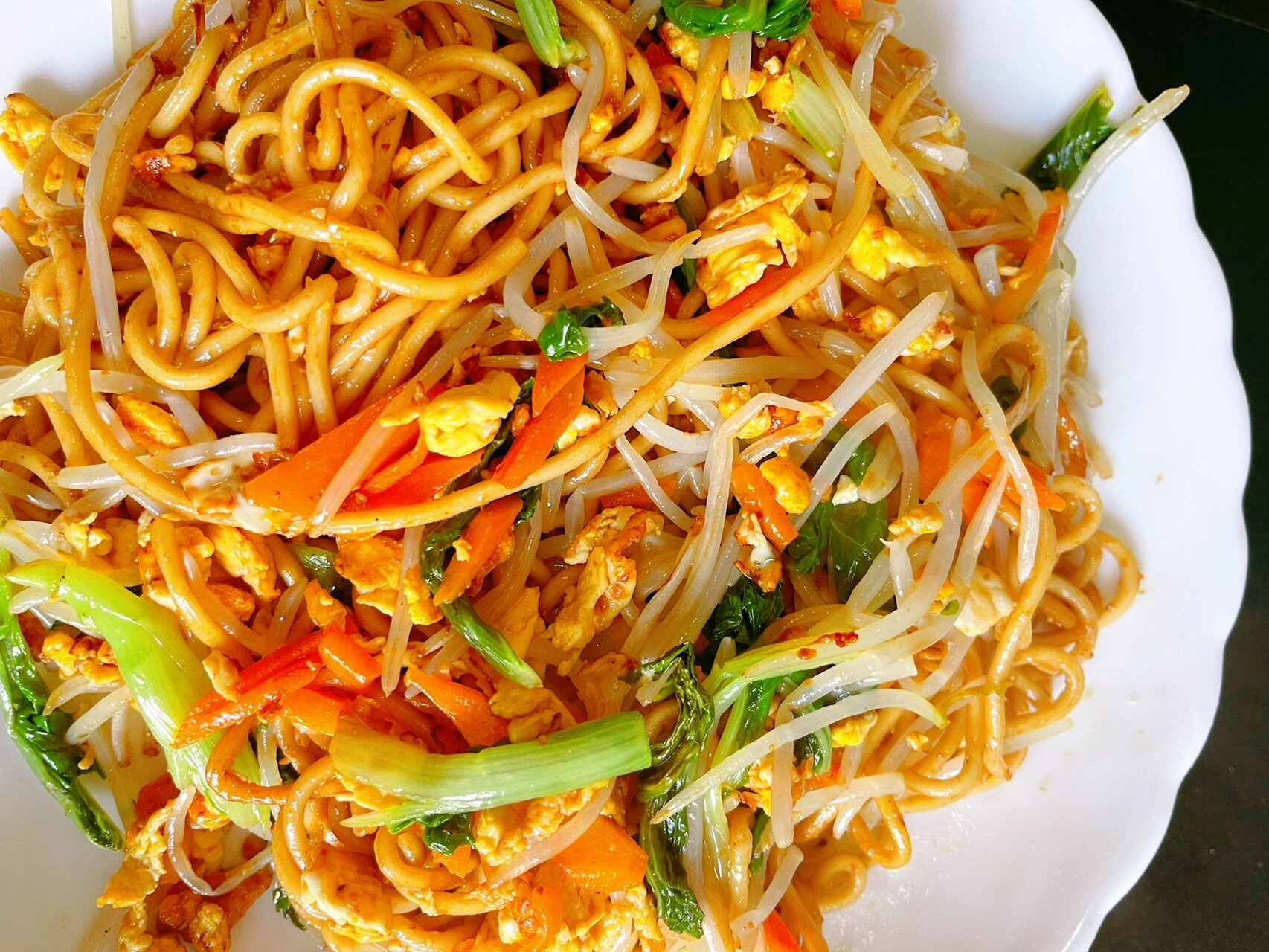 最家常的炒面,做法简单,筋道爽滑,营养味美 食材:碱面200克,鸡蛋2个