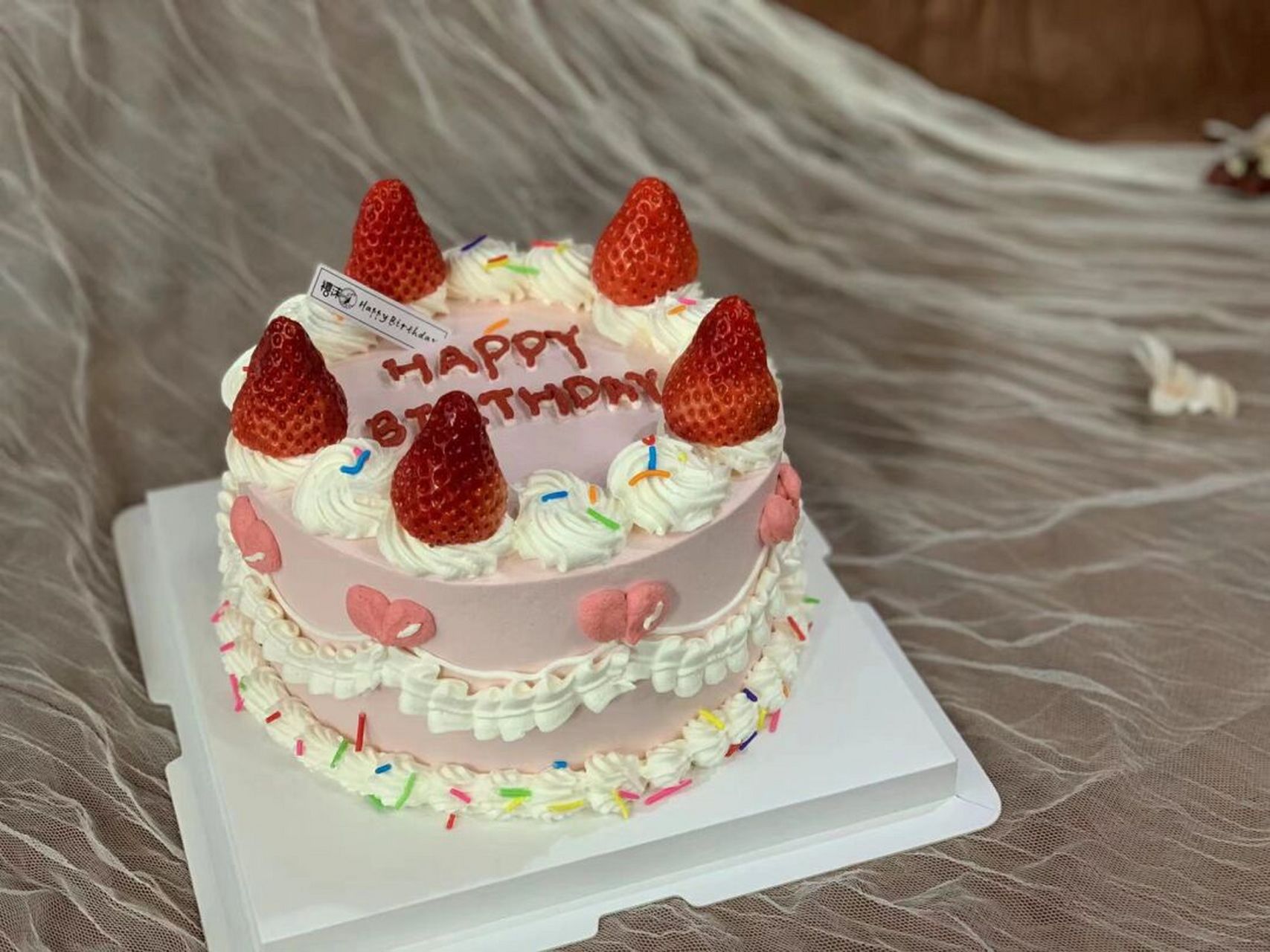 91女士草莓蛋糕款式|质感简约风 就这样简简单单的风格也是最不容易