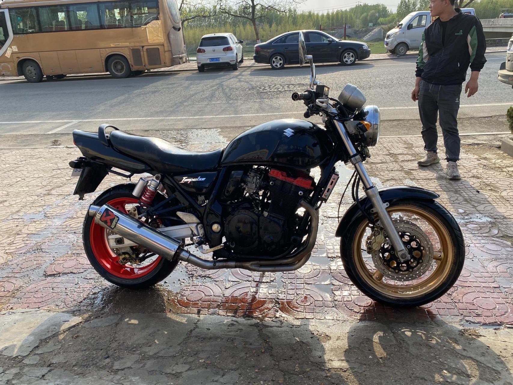 铃木英祖玛400,4缸街车,发动机冷热一把,全合成机油伺候着