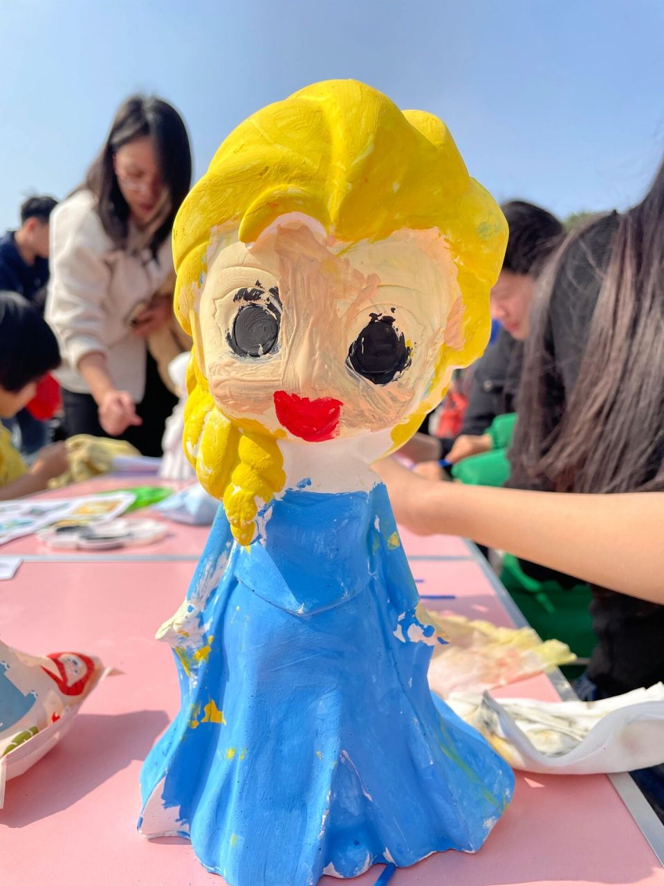 石膏娃娃 小朋友涂的艾莎公主 哈哈哈哈哈哈哈