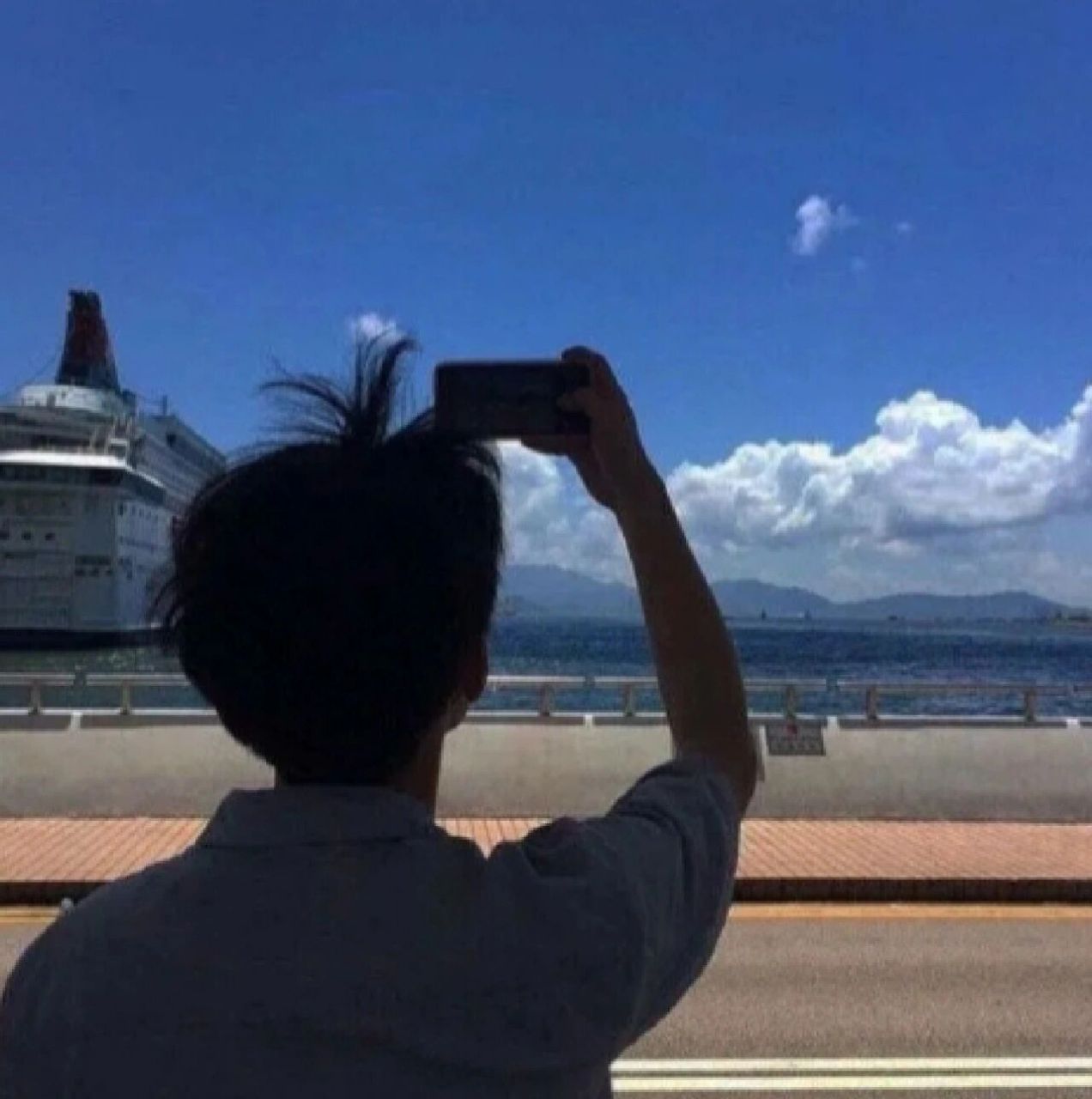 真人背景侧脸高冷男头 分享一波男头,哈哈 拿男头,直接按你喜欢的头像