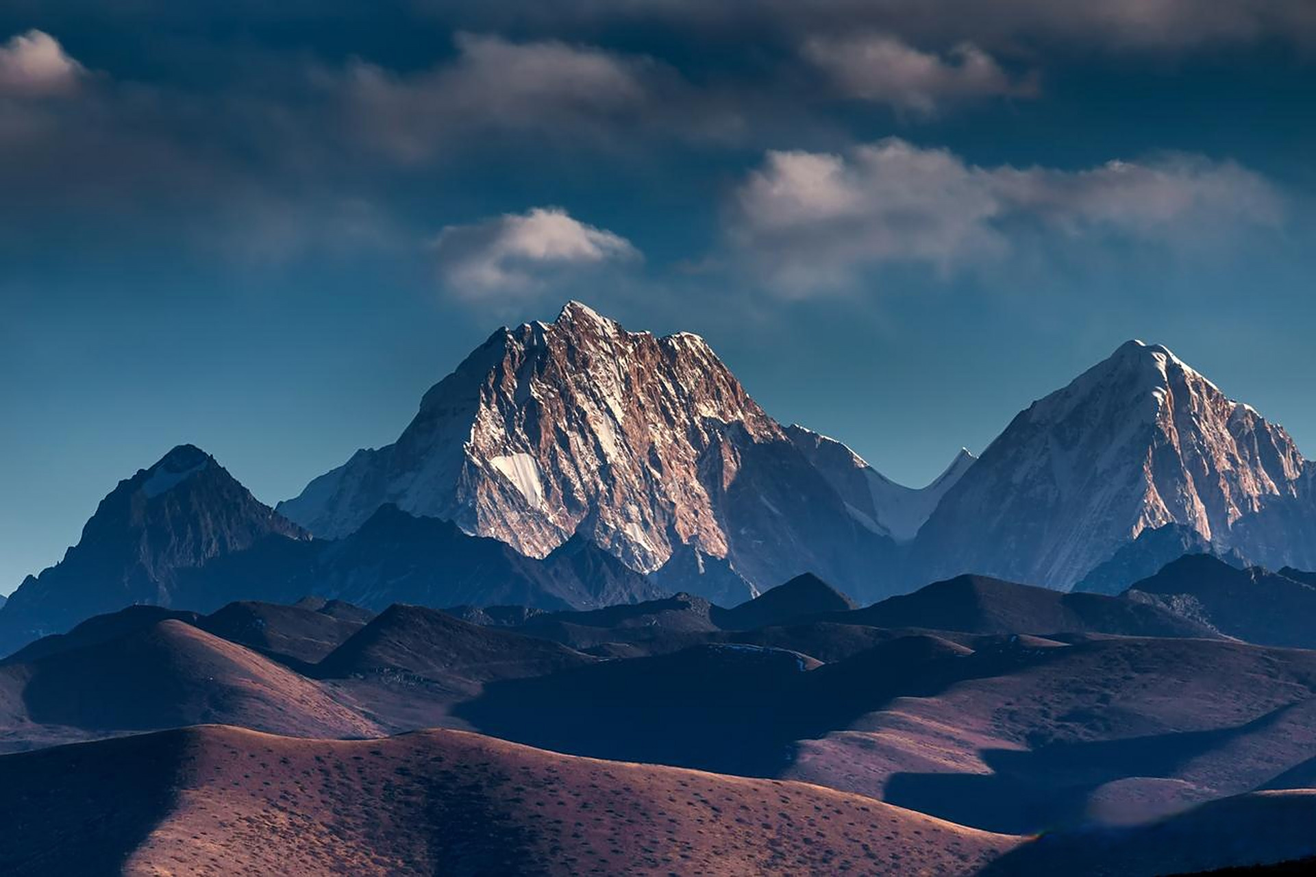 夏日生活打卡季蜀山之王贡嘎山,为横断山的大雪山主峰,四川省最高峰