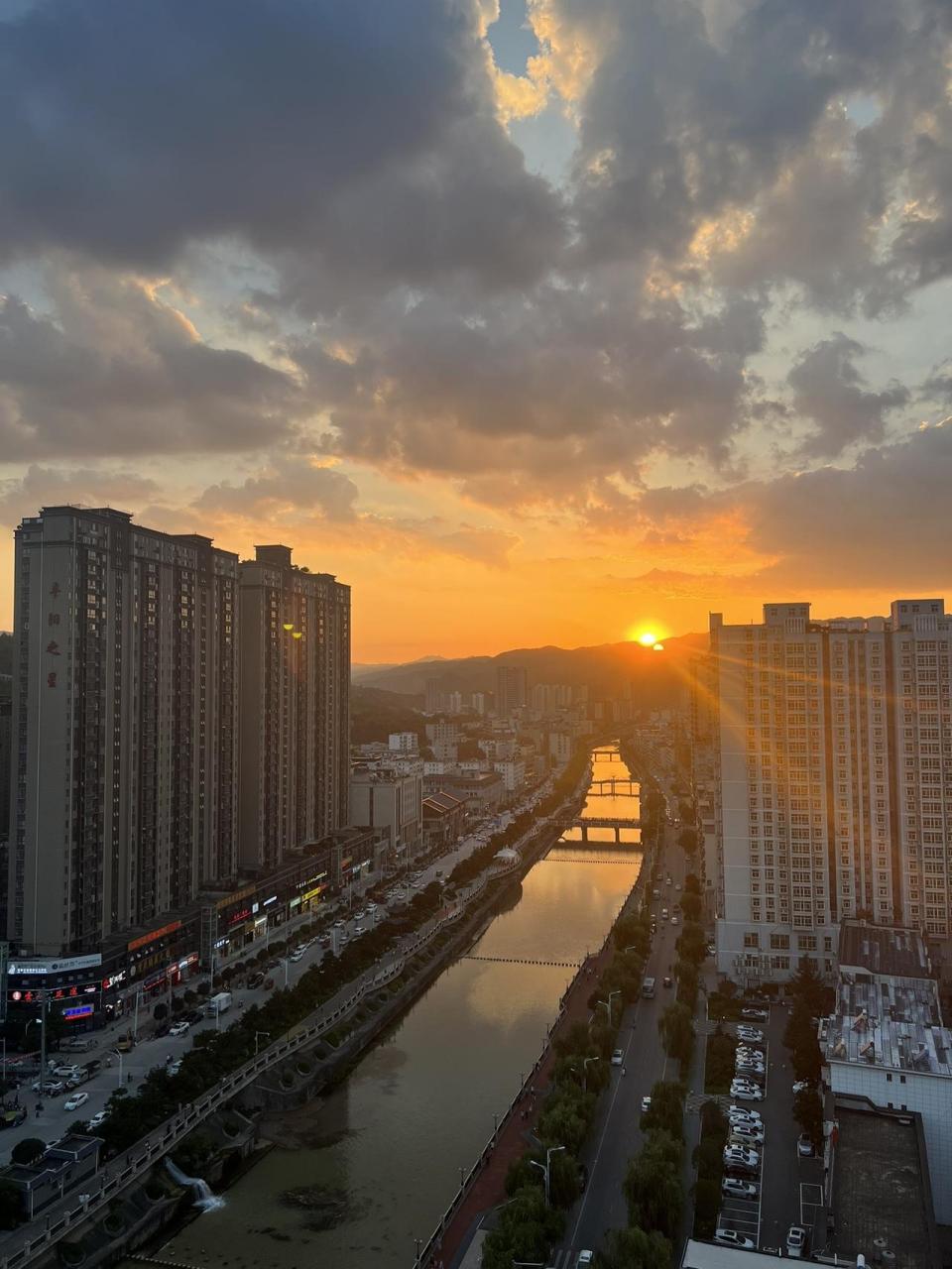 小县城啥都没有(小县城啥都没有怎么形容)