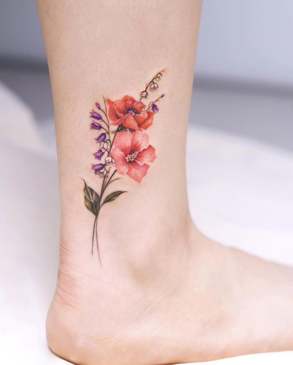 北京纹身|女生脚踝彩色小图纹身