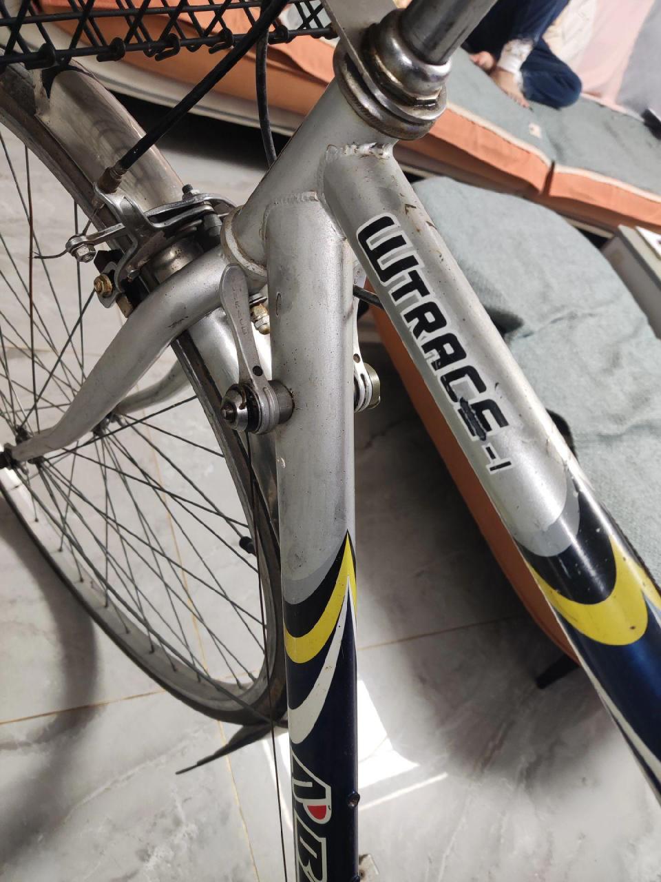 富士达品牌,复古怀旧梁变钢架变速公路车,变速手柄在大梁上,前三后六