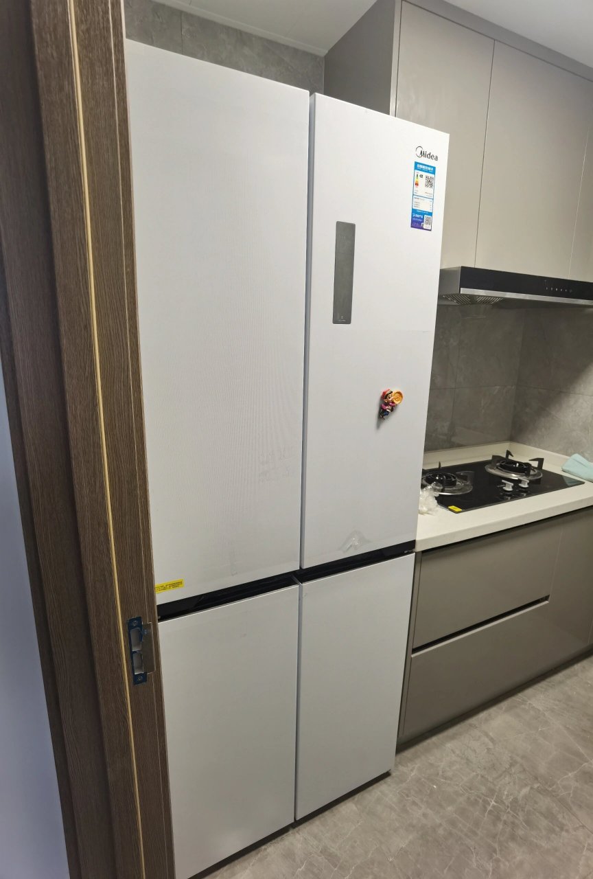 精装修厨房冰箱收货-美的457 比较了尺寸,美观,实用,最终选了美的457.