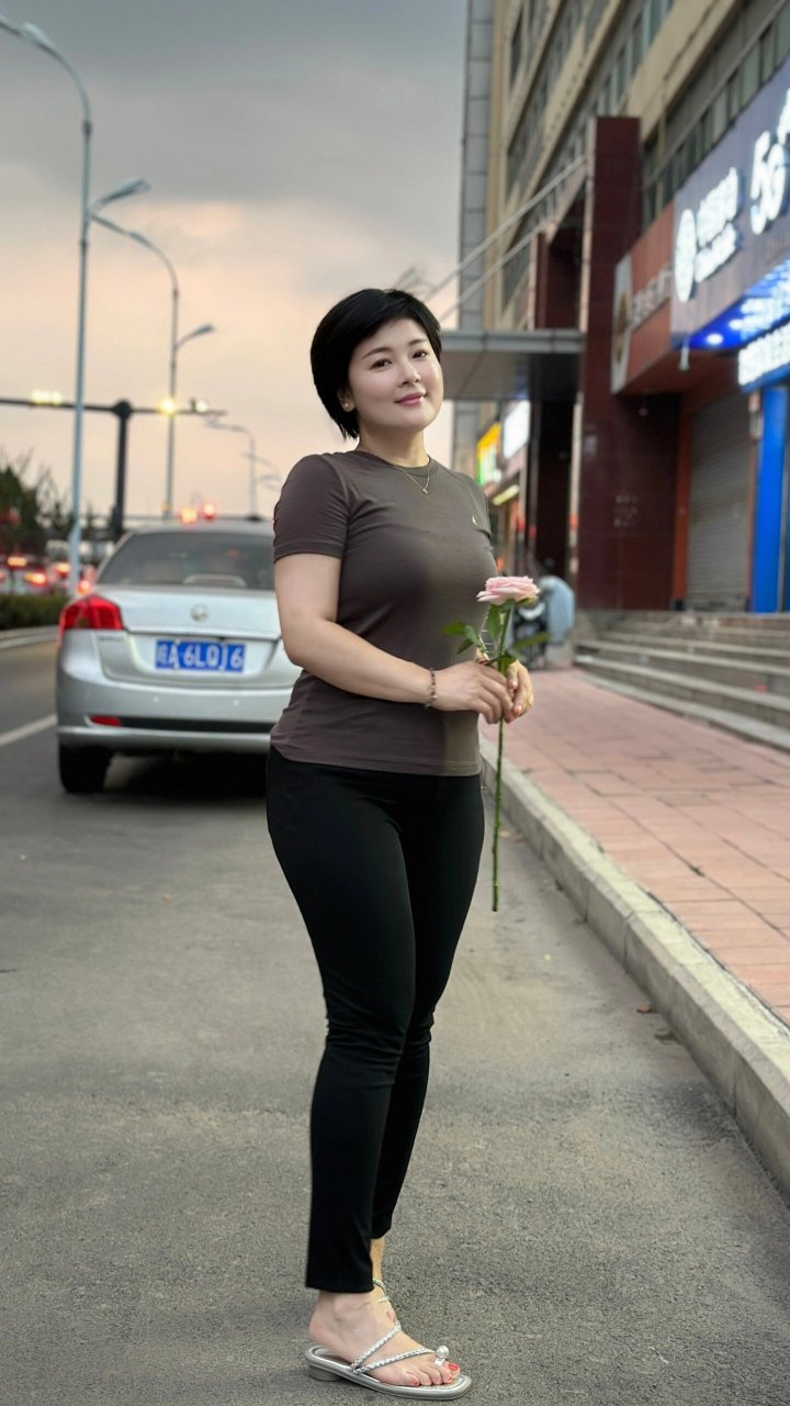 短发微胖 胖没有关系,匀称就好.短发也可以很女人味