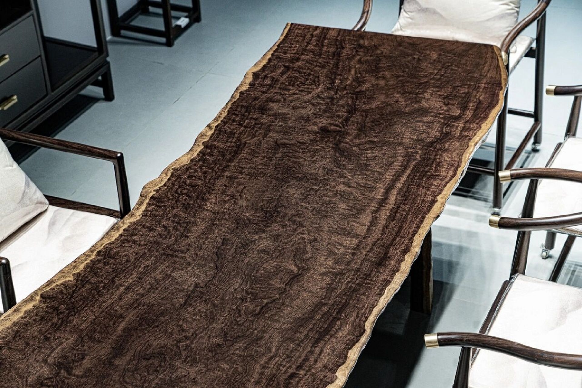 黑檀实木大板桌要怎么选? 我先说结论:要选择材质密度均匀的独板.