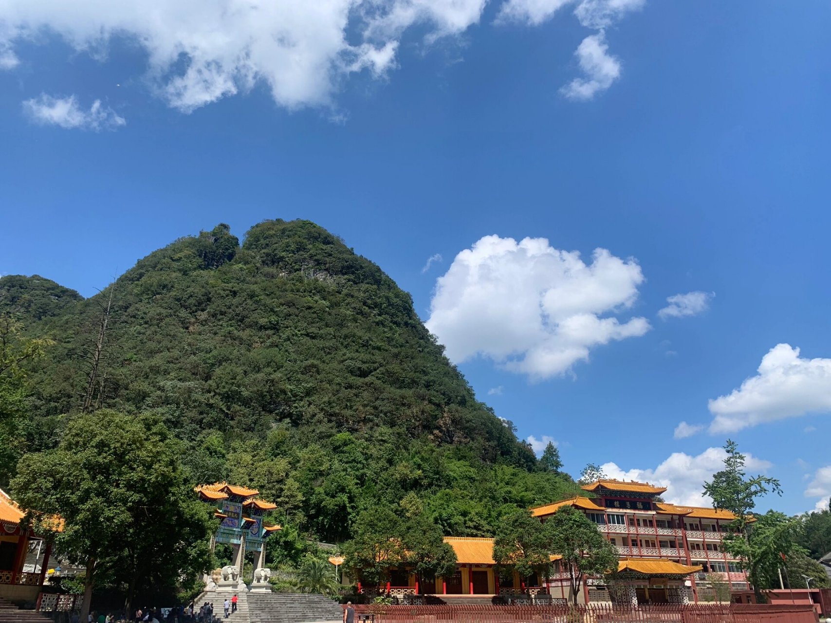 贵州旅游攻略 | 惠水九龙山九龙禅寺 贵州惠水九龙山九龙寺,是"太子佛