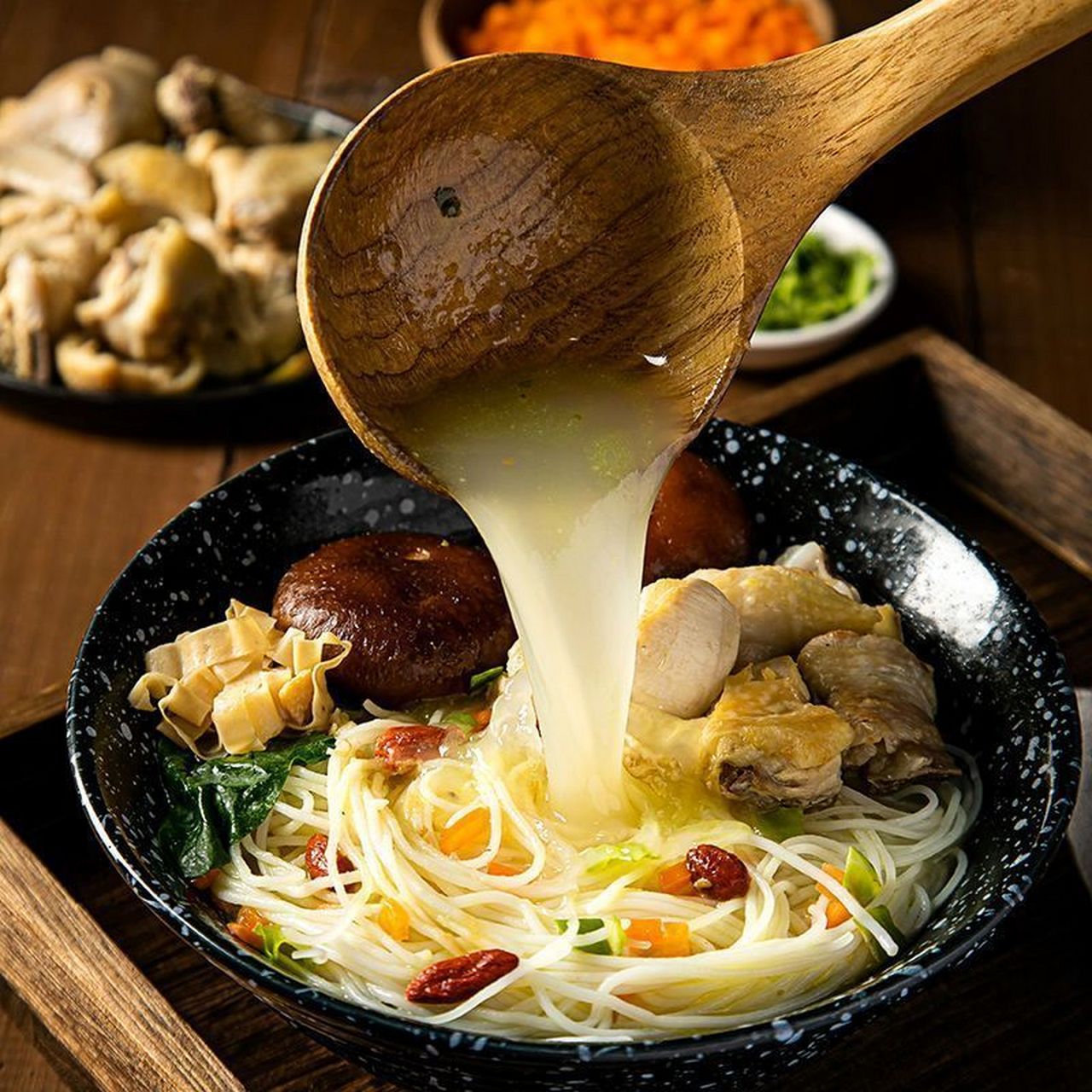 稻花香米线正宗过桥米线袋装,12.9入!    宅家4分钟嗦粉!