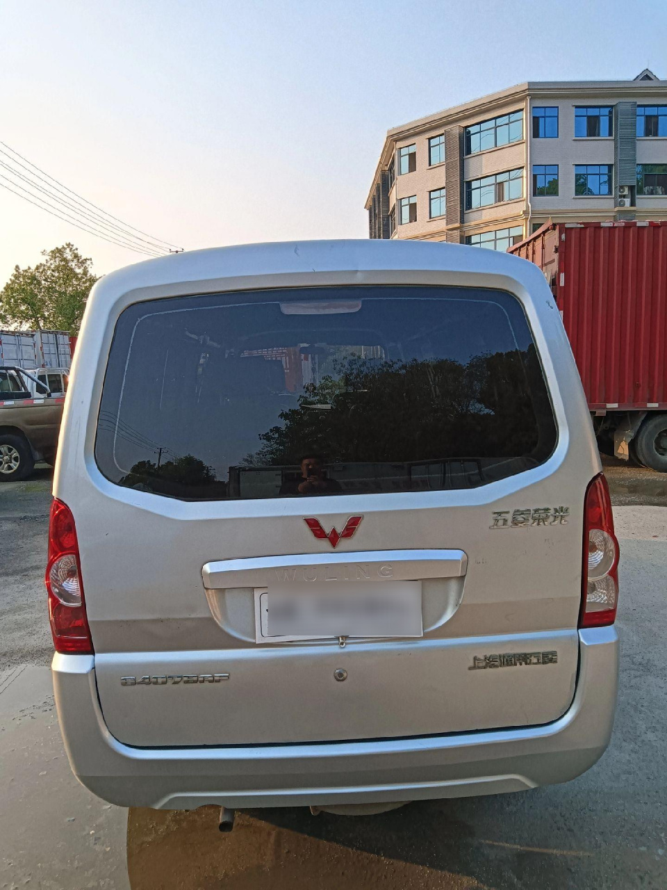 新到15年4月五菱荣光加长版9座面包车,年检保险刚做,1.