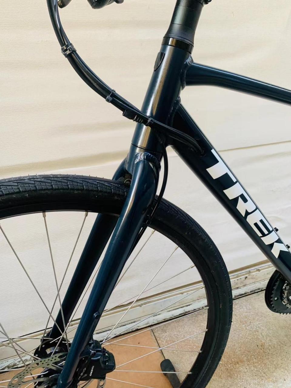 崔克fx2,平把公路车特价3200 配置禧玛洛18速油压碟刹,m号铝合金车架