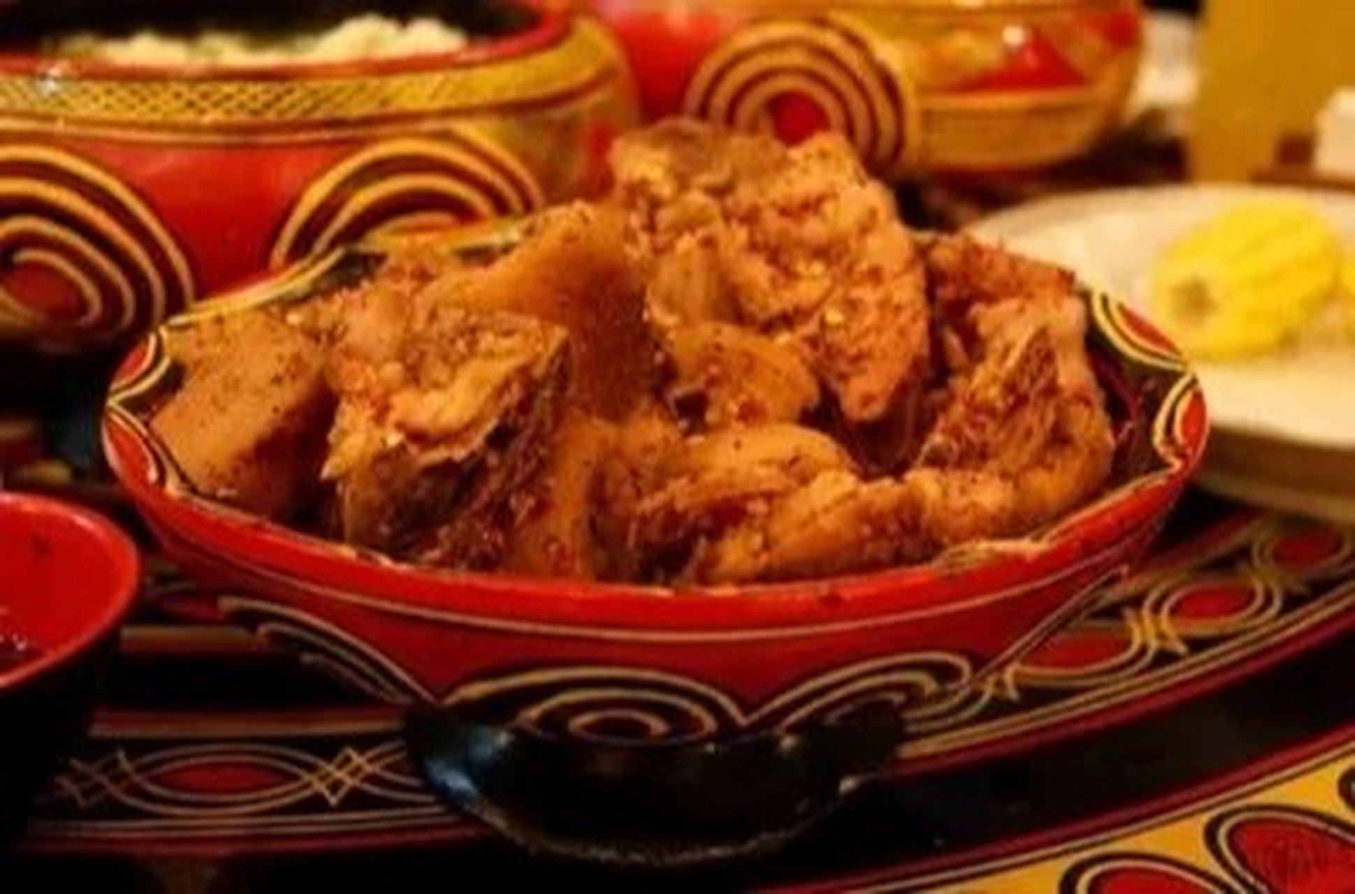 西昌美食——坨坨肉 坨坨肉,彝语称"乌色色脚", 意思是猪肉块块.