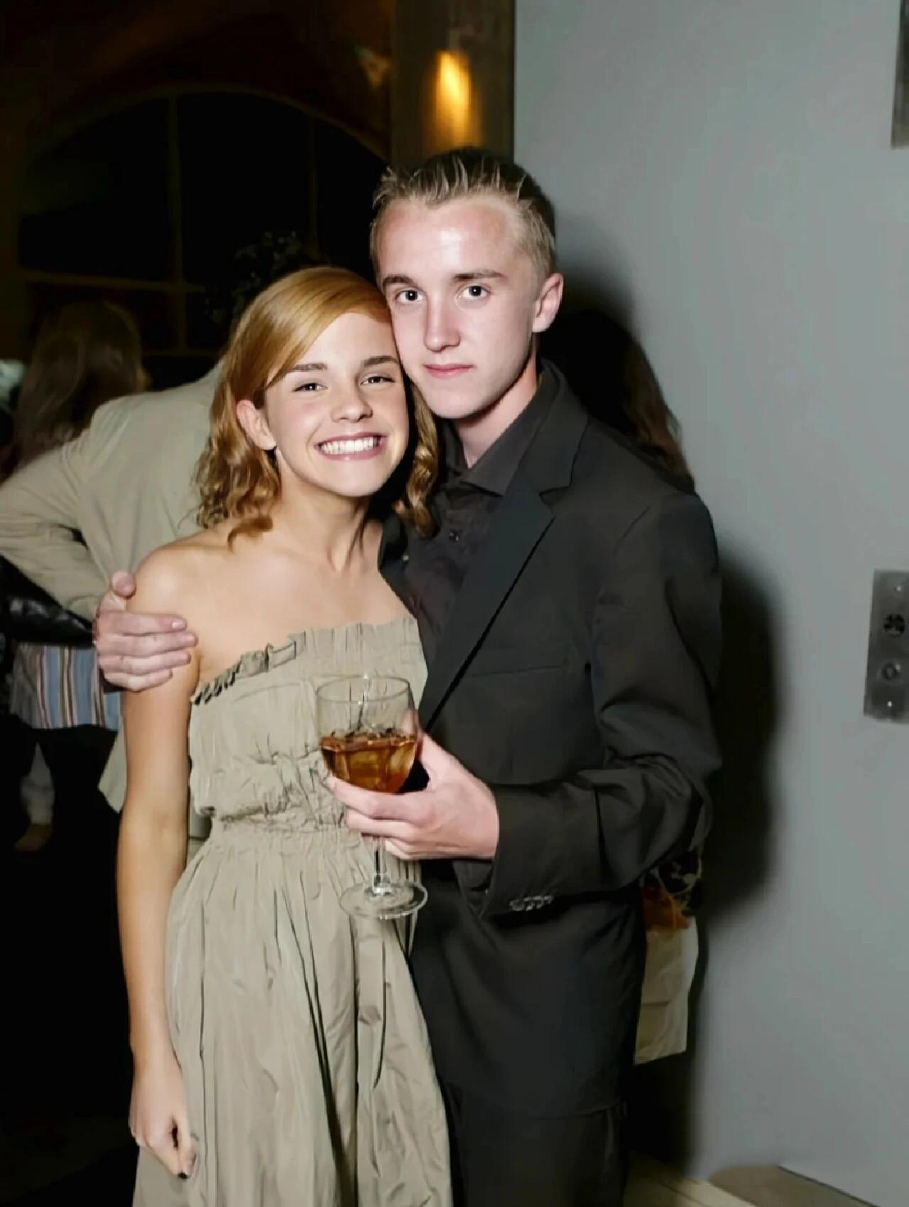 艾玛沃特森,汤姆合照,最后一张惊艳到我了