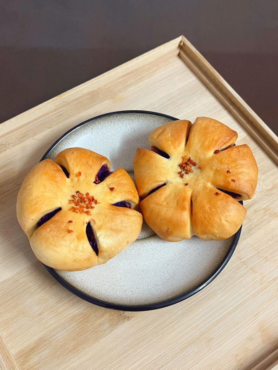 02配方可做6个桂花酒酿紫薯包 02做出来的酒酿面包香香软软的