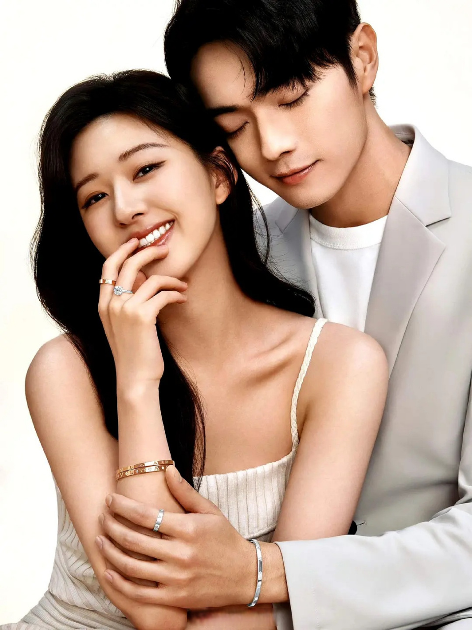 同样的姿势赵露思好像和许凯都比跟陈哲远更配,难怪偷偷藏不住的cp没