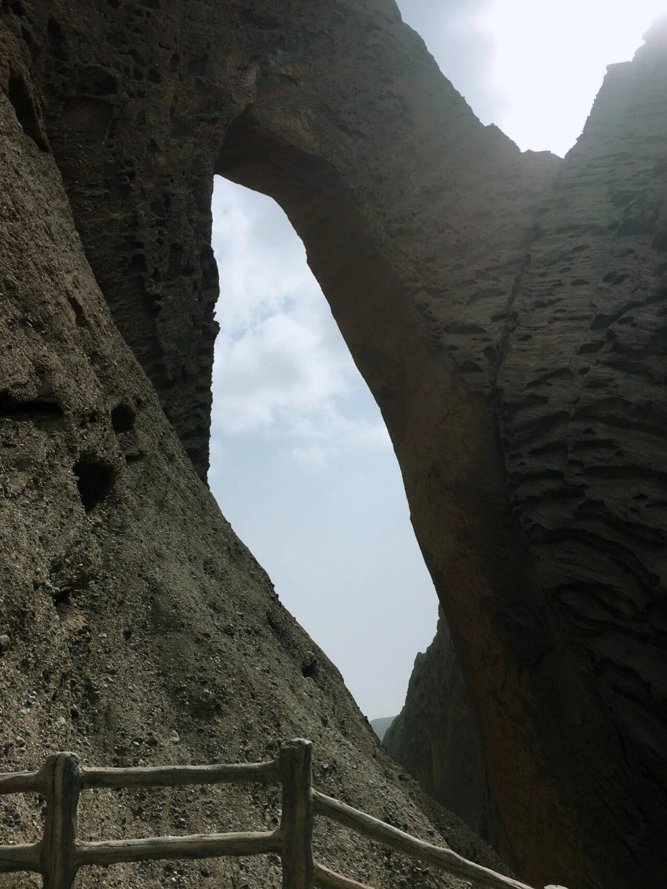 新疆|阿图什|天门山 阿图什天门又称"希普顿石拱门"国家3a级旅游景区.