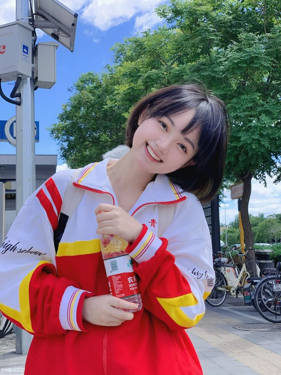 近期人设:高中生的可爱短发照拿捏 又是一年毕业季 仿佛又走上放学