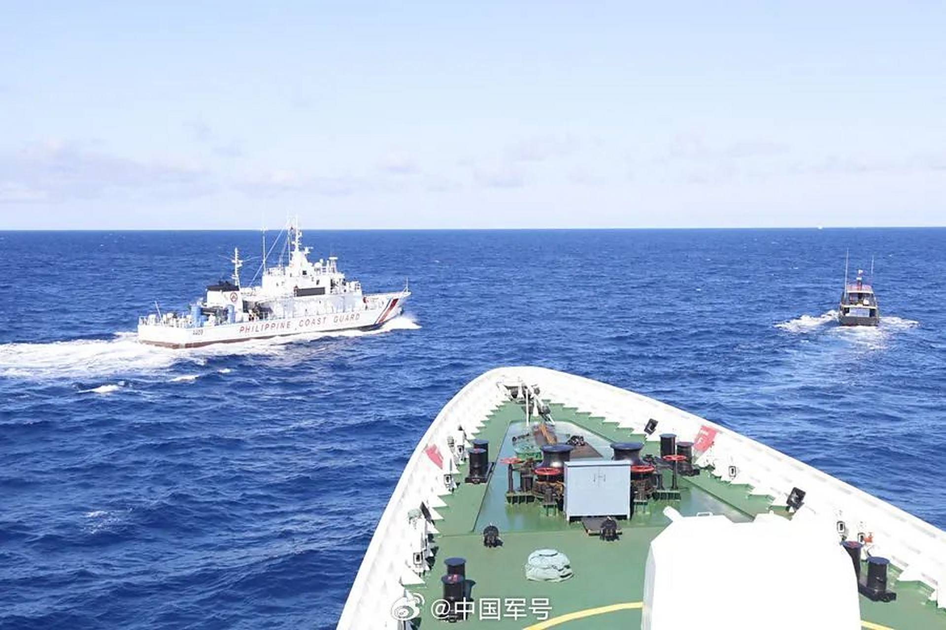 【中国海警依法驱离菲非法进入我仁爱礁邻近海域船只】中国海警局新闻